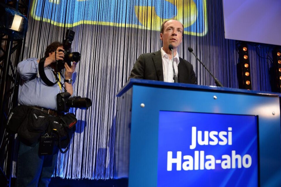 Sannfinländarnas EU-parlamentariker Jussi Halla-aho säger att Europa i första hand borde ta emot kristna asylsökande. Åsikten har fått ett visst stöd i katolska länder i Centraleuropa, exempelvis i Slovakien. Den finländska migrationsmyndigheten konstat