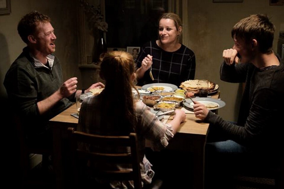 Kris Hitchen, Debbie Honeywood, Rhys Stone och Katie Proctor spelar familjen i Ken Loachs film ”Sorry we missed you”, som visas den 4 maj. Foto: Scanbox/pressbild