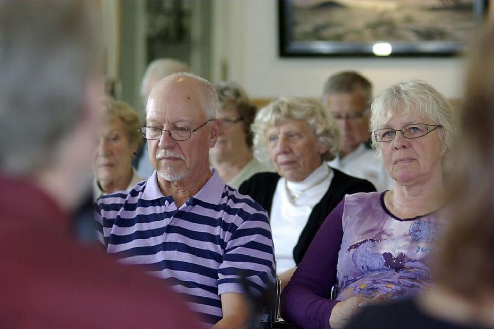 Ett 30-tal personer kom till Alstermo Folkets hus för att lyssna till vad politikerna hade att säga.