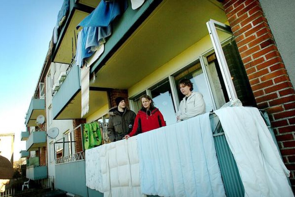 Mikael Sjöstrand, Sara Sjöstrand och Maria Rosengren hjälptes åt att få ut barnen via balkongen.