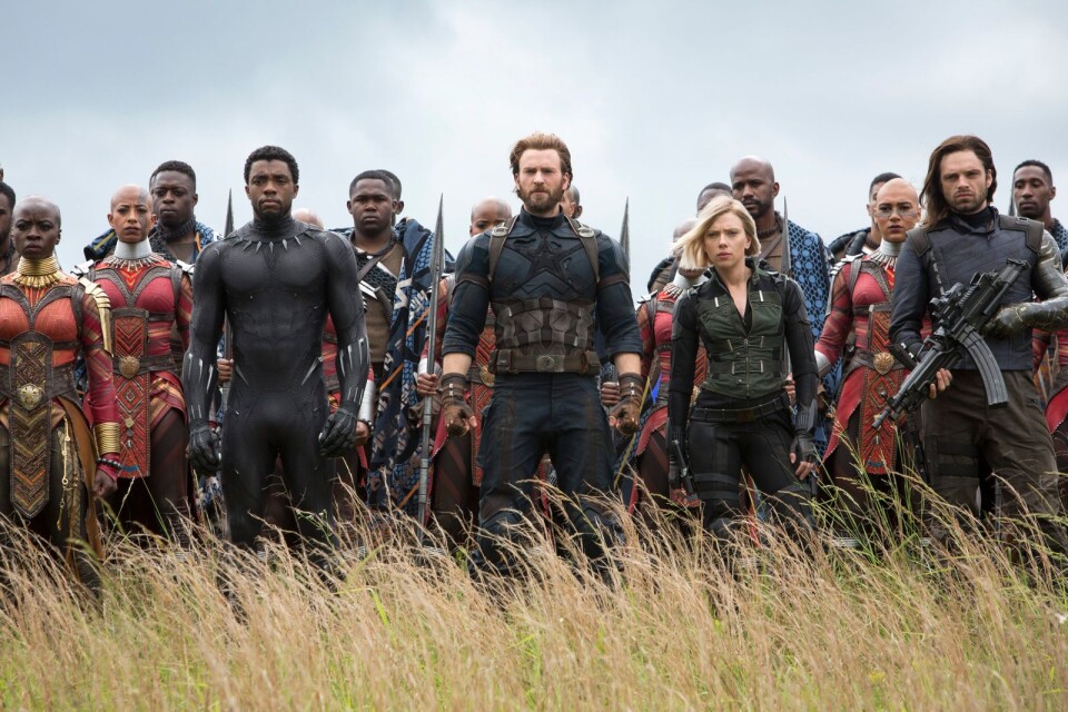 Okoye (Danai Gurira), Black Panther (Chadwick Boseman), Captain America (Chris Evans), Black Widow (Scarlett Johansson) och Winter Soldier (Sebastian Stan) gör sig redo för strid i ”Avengers: infinity war”.