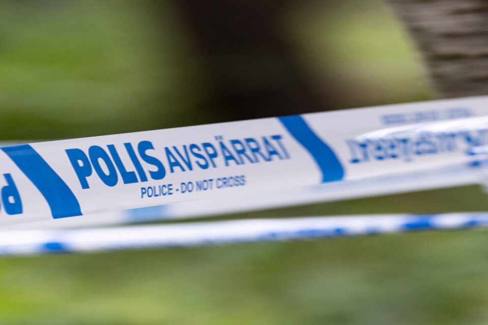 En man har skadats i en misstänkt skottlossning utomhus i Eskilstuna. Arkivbild.