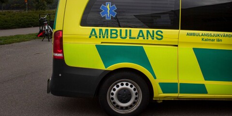 NYBRO: Man förd till sjukhus med ambulans efter arbetsplatsolycka