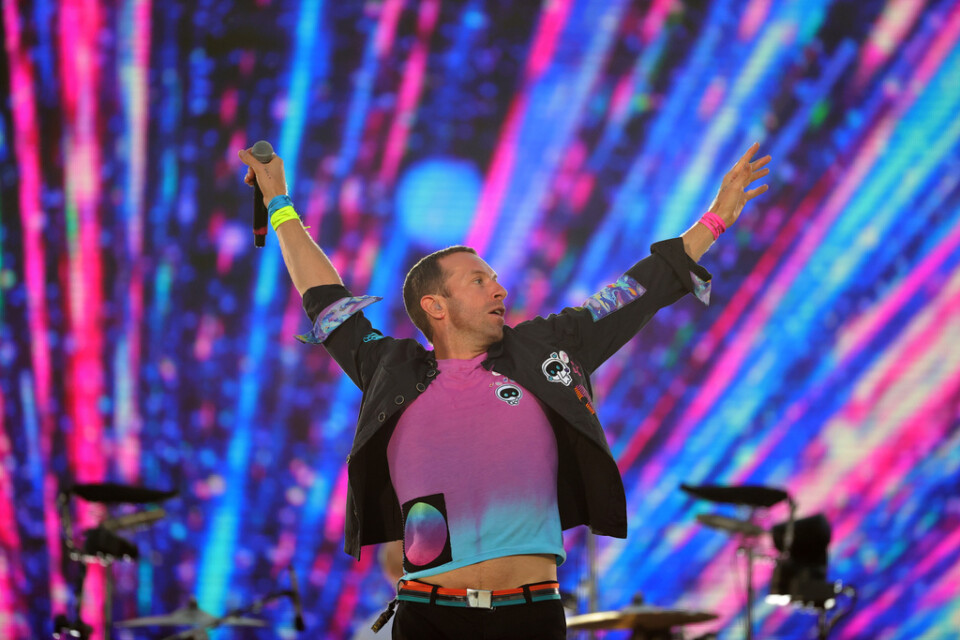 Coldplay med sångaren Chris Martin på Ullevi på lördagskvällen.