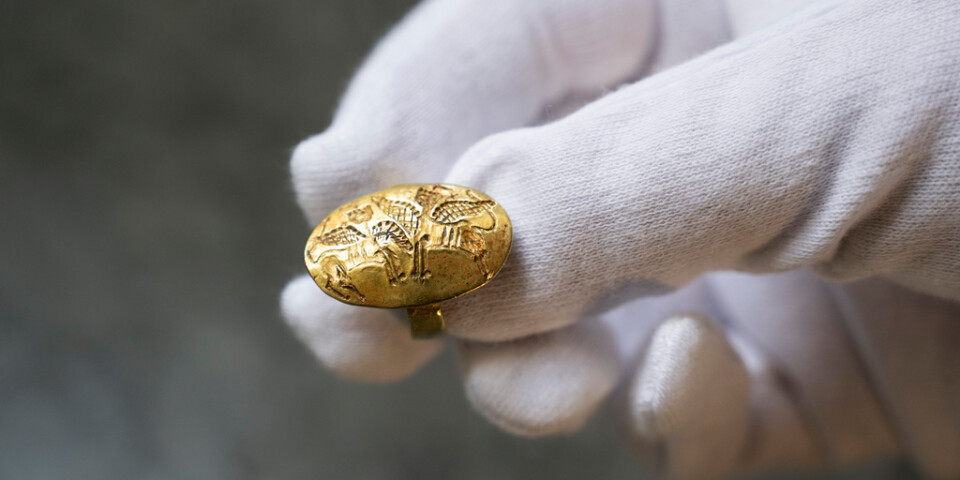 Nobelstiftelsen återlämnar en 3|000 år gammal guldring till Grekland.