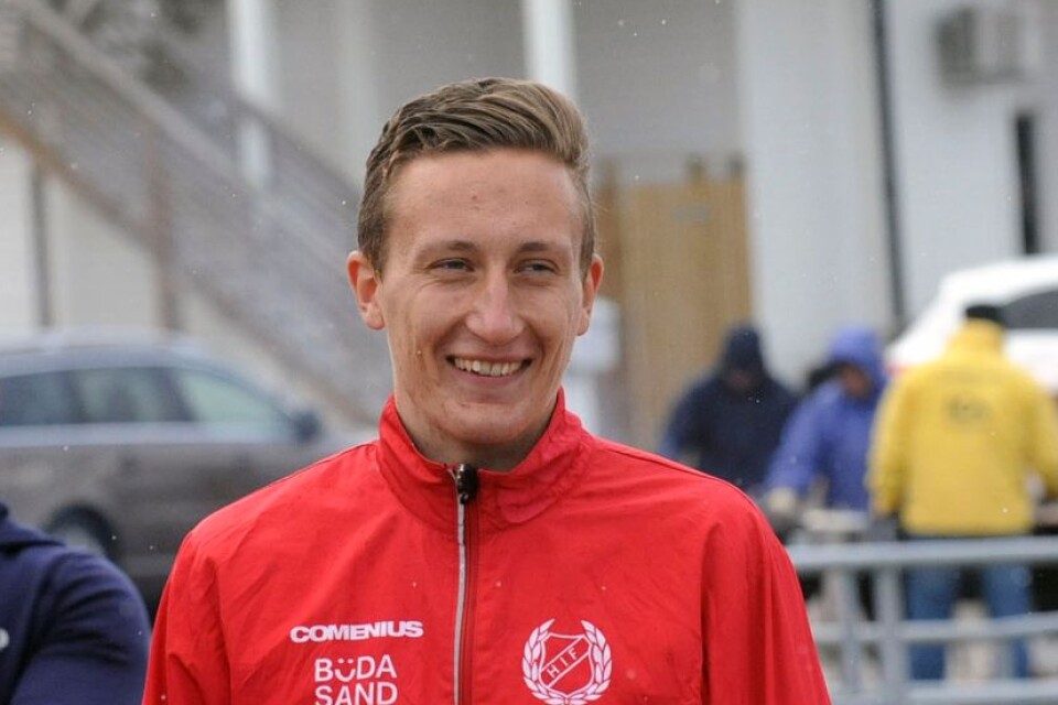 Formstarka Erik Karlsson, Högby IF, springer 5000 meter på helgens J-SM i Göteborg.