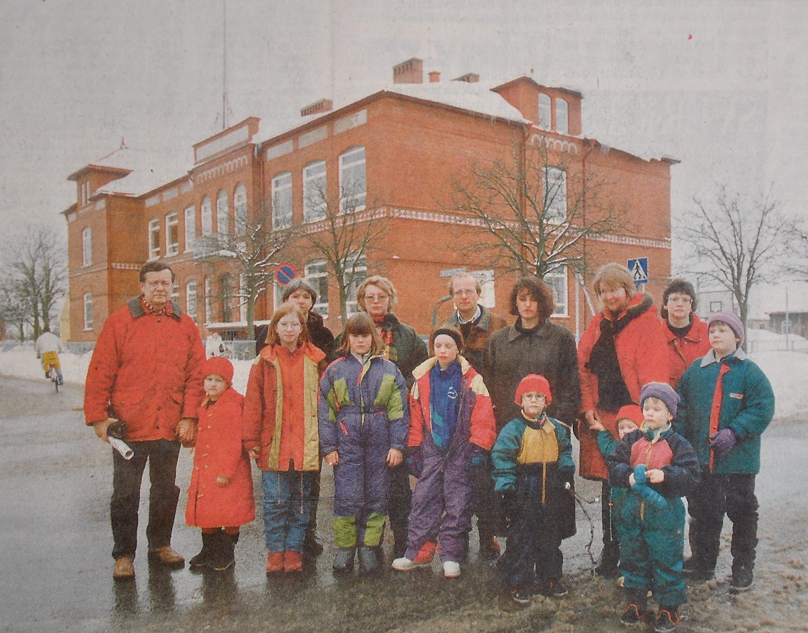 Föräldrar och barn på Kyrkskolan vill att kommunen lämnar skolan ifred. 
Arkiv: Jörgen Ahlström