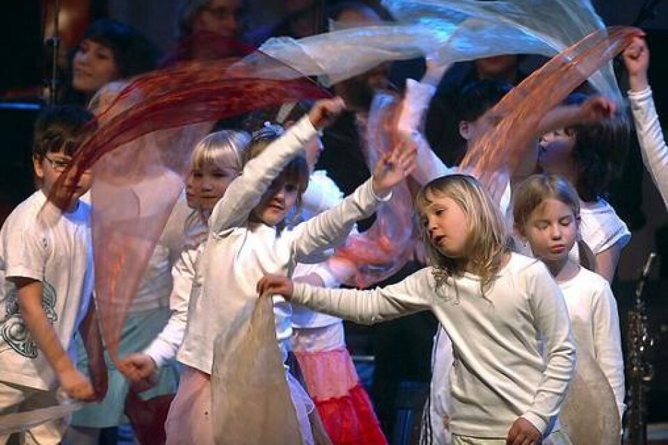 Barnen från Helgedalskolan dansade och sjöng sig igenom ett helt år. Bild: WILLY ALM