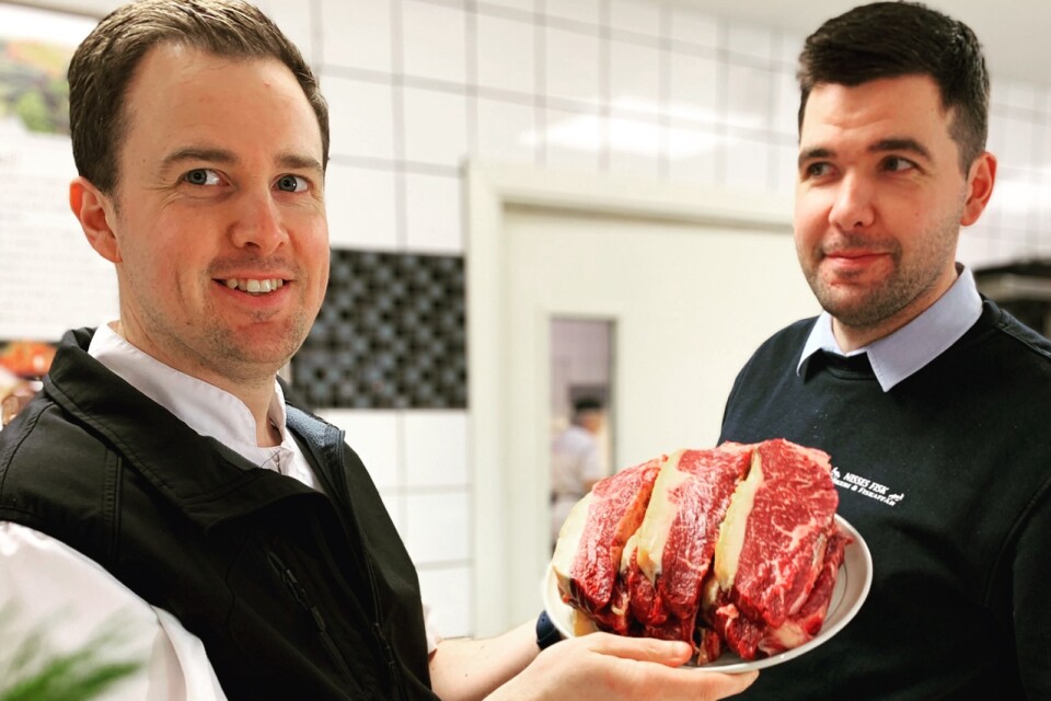 Tobias Lundberg och Mattias Lundberg, som driver Nisses Fisk, breddar utbudet och erbjuder nu sina kunder svenskt kött av bra kvalitet.