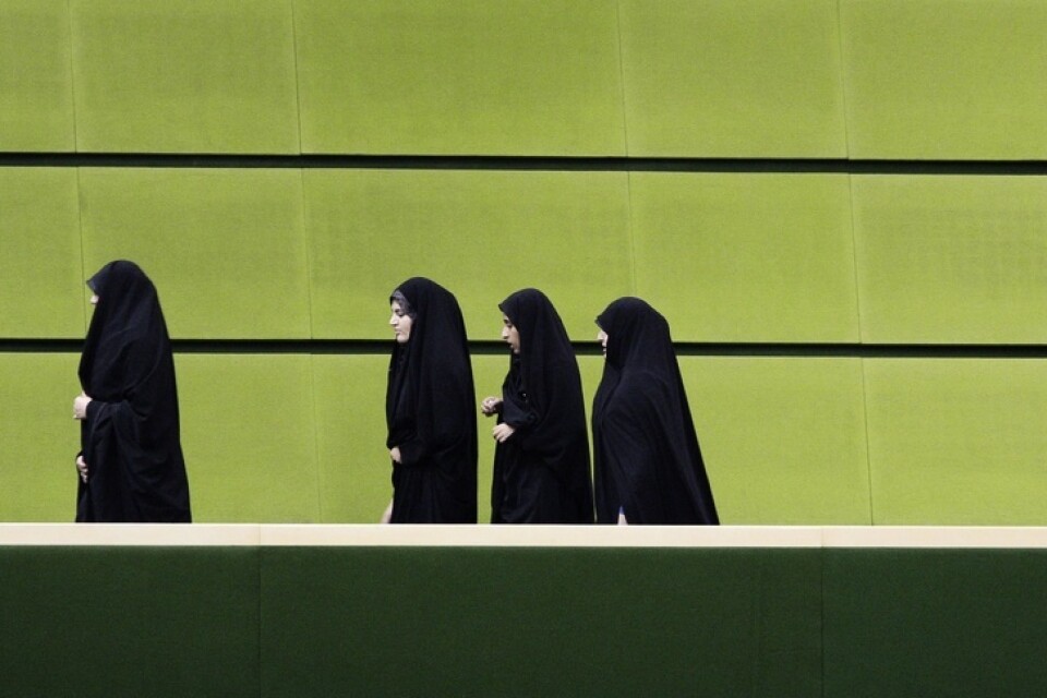Kvinnliga studenter i Irans huvudstad Teheran. Arkivbild.