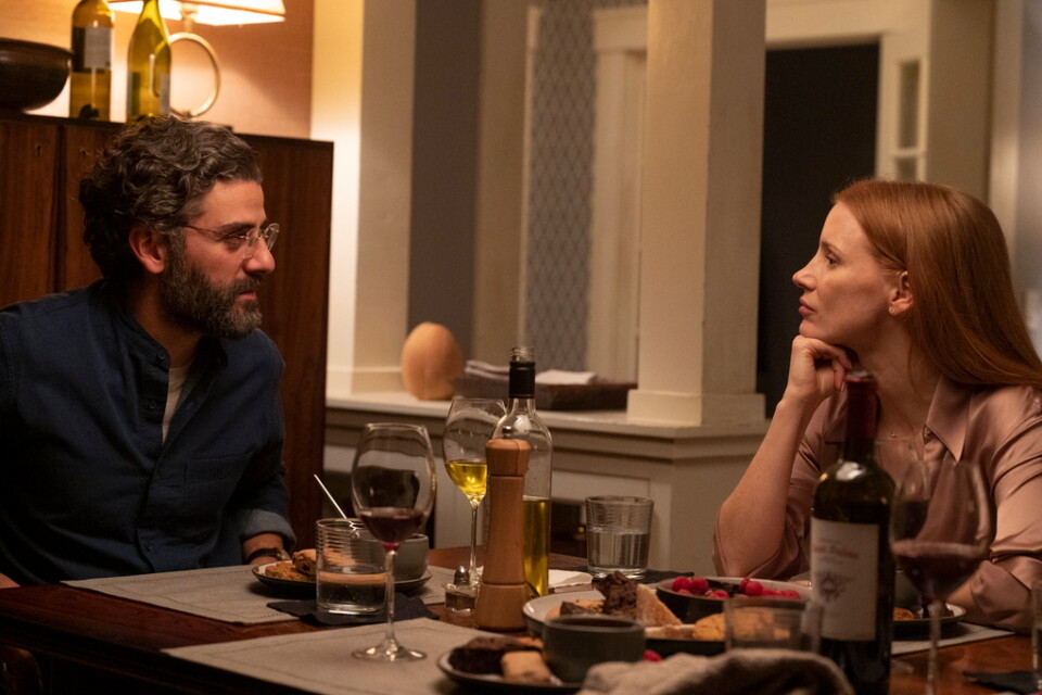 Mira (Jessica Chastain) och Jonathan (Oscar Isaac) diskuterar sin relation i "Scenes from a marriage". Pressbild.