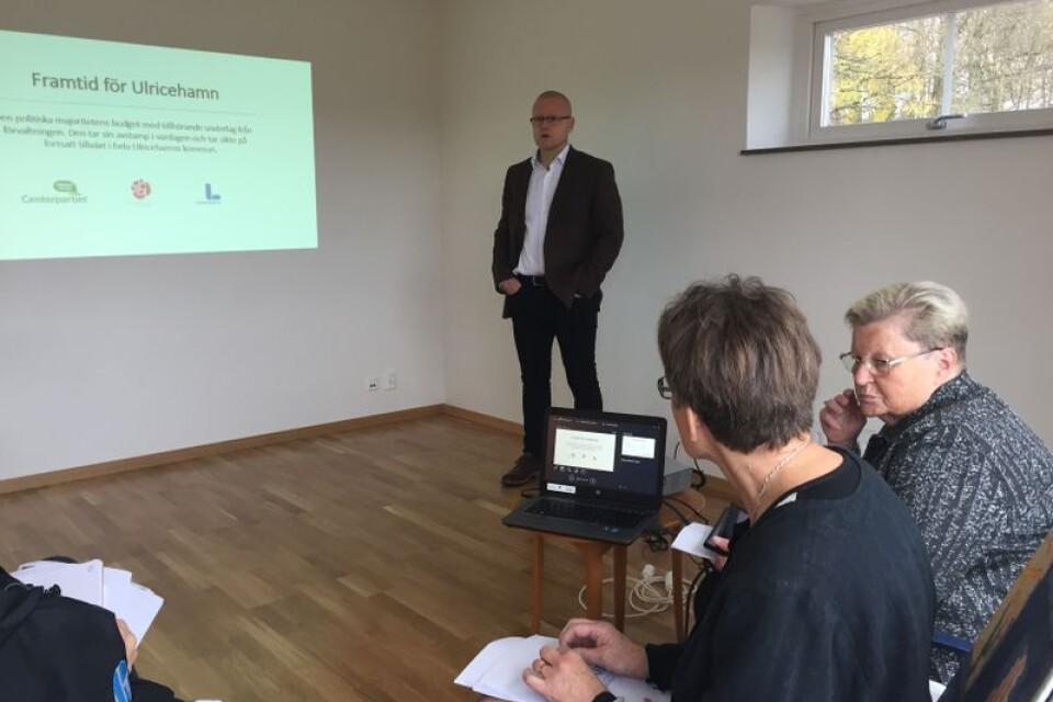 Den politiska majoriteten i Ulricehamn presenterade sitt budgetförslag i nybygga lägenheter.