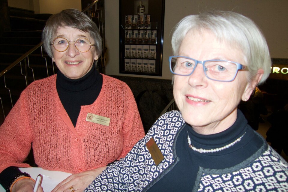 Christina Wenander och Margareta Claesson fanns i entrén på Stadshotellet för att boka av gästerna.