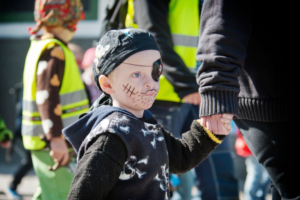 Många såna här små pirater hoppas stadsbibliotekt på när man firar Internationella piratdagen nästa vecka. Bilden tag i samband med sjörövarkonsert i Karlskrona.