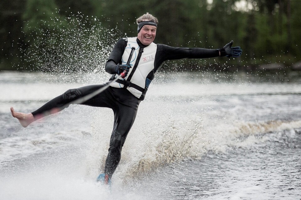 Bosse Lindén har kört vattenskidor i snart 35 år - men tycker fortfarande att det är lika roligt!
Foto: JÖRGEN JOHANSSON/ARKIV