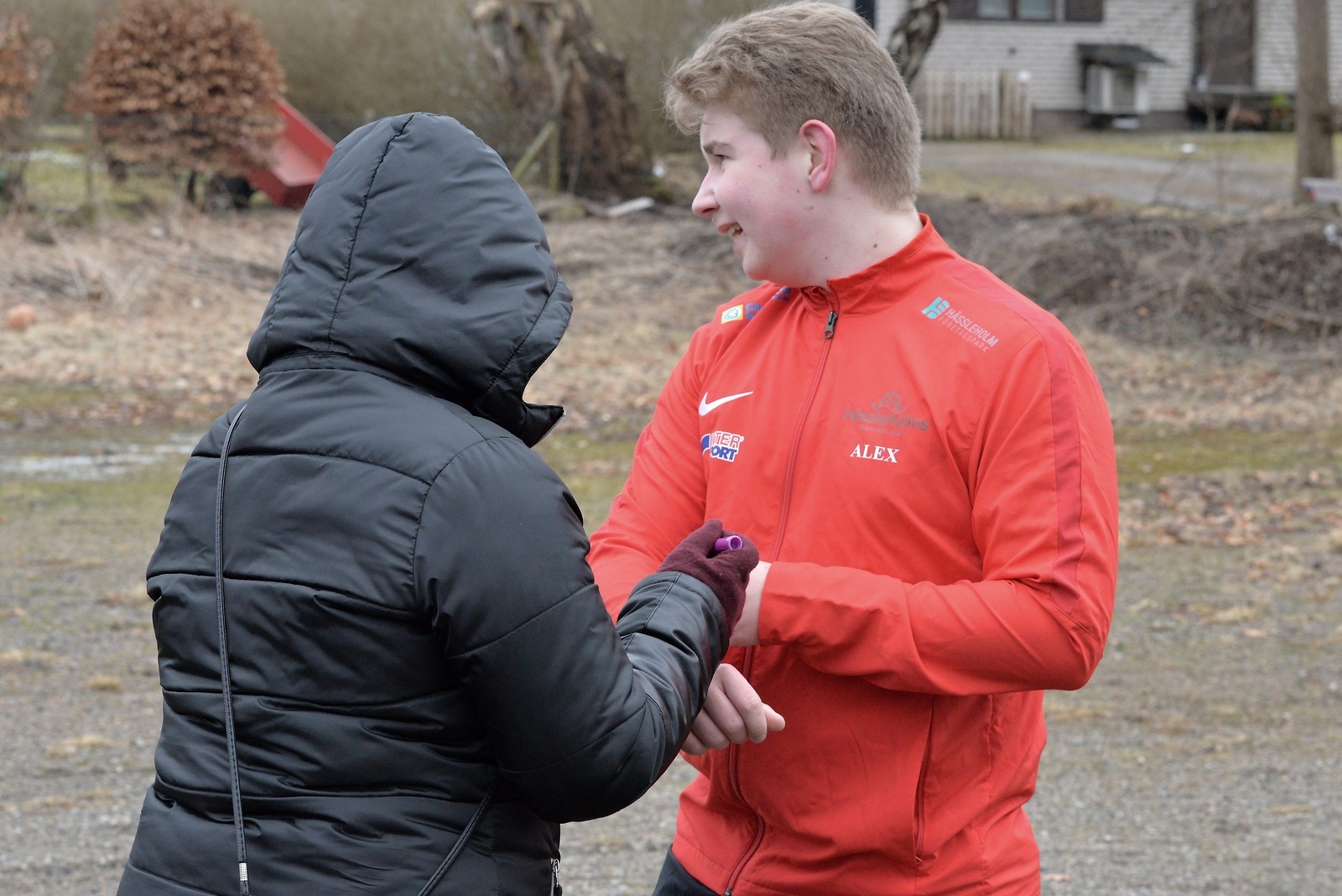 Alexander Malm får ytterligare ett streck på handen. foto: Magnus Wahlström