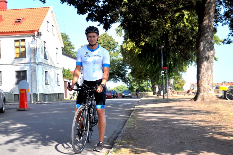 På lördags morgonen står före detta Glömminge spelaren Viktor Olofsson redo på startlinjen för Ironman.