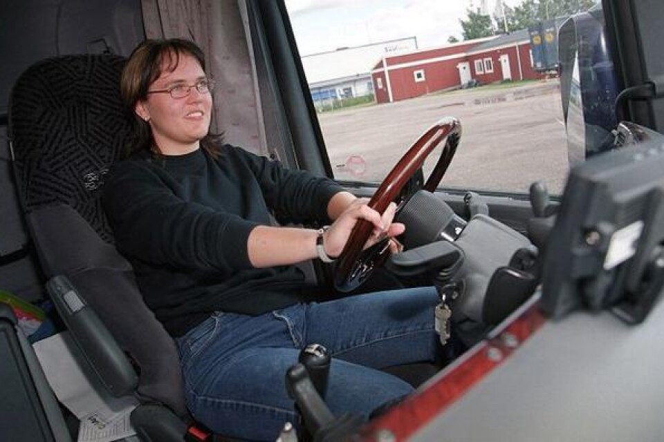 tBild 2: Ingeli Arnesson, 30 år, trivs bäst bakom ratten i Scanian.