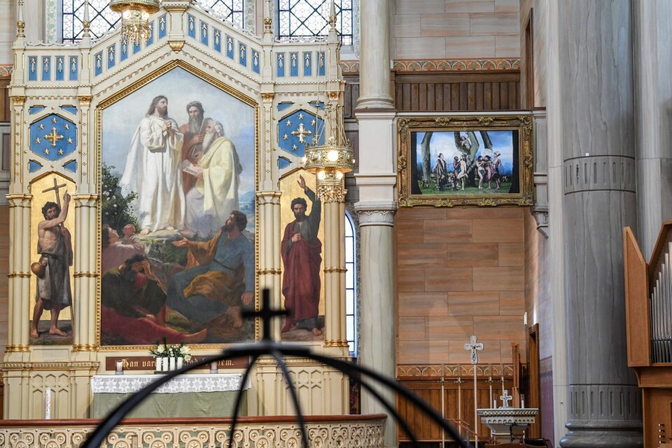 Elisabeth Ohlsons "Paradiset" har sedan första advent varit ett komplement till altartavlan i S:t Pauli kyrka i Malmö, men nu flyttas den ut ur kyrkorummet.