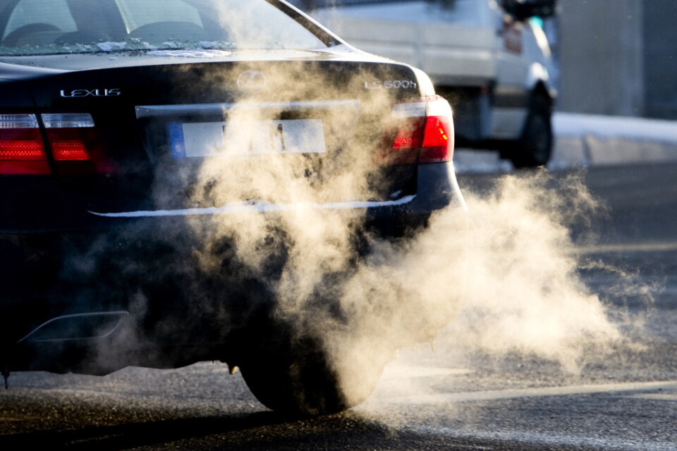 Utsläppen från hushållens personbilar har minskat, enligt siffror från SCB. Arkivbild.