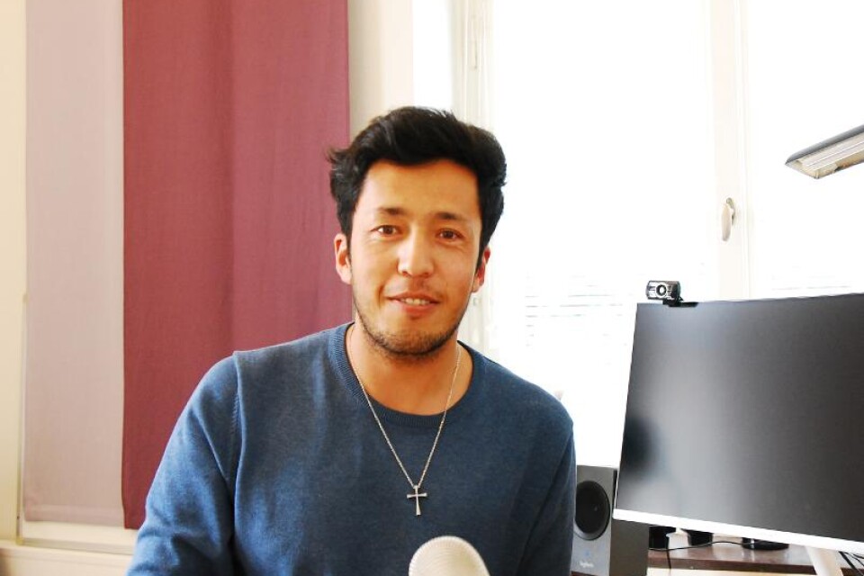 Aref jobbar idag på Studiefrämjandet med integrationsfrågor och leder ett persiskt radioprogram.