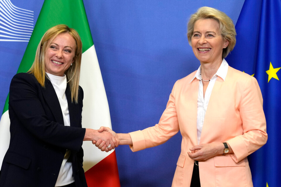 EU-kommissionens ordförande Ursula von der Leyen (till höger) tar emot Italiens nya premiärminister Giorgia Meloni. Arkivfoto.