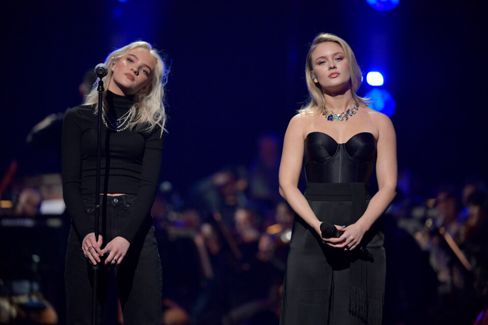 Ella Tiritiello och Zara Larsson på arenakonserten Together For A Better Day.