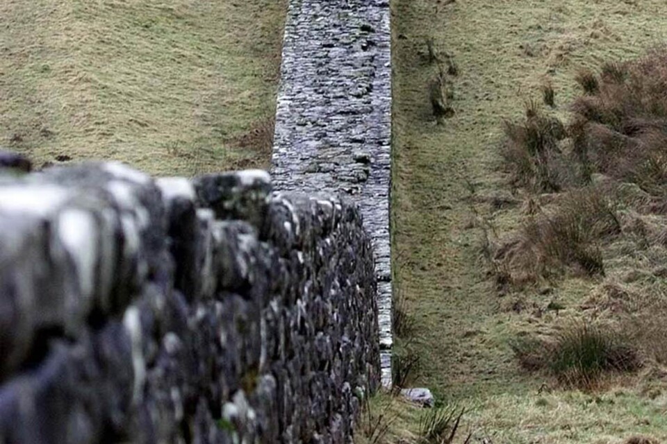Hadrianus mur i norra England uppfördes av Romarriket för att skydda imperiet mot inkräktare från norr.