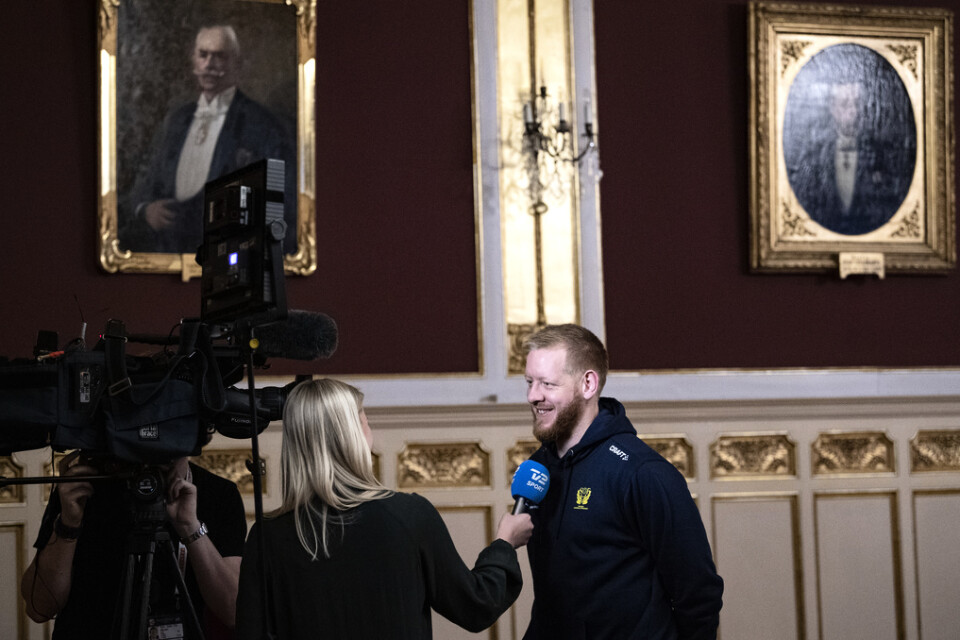 Sveriges lagkapten Jim Gottfridsson intervjuas inför fredagens första match i mellanrundan av handbolls-EM. Portugal står för motståndet i Malmö arena.