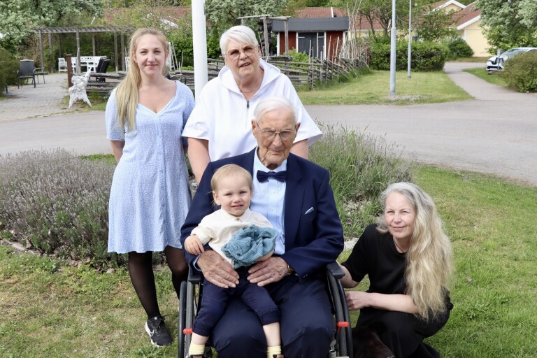 Fem generationer samlades när 100-åring firades
