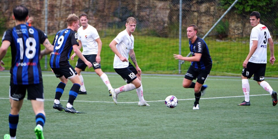 UIFK hade mest boll under stora delar av DM-matchen mot Åsarp-Trädet men med två snabba omställningar kunde gästande ÅT ta segern och semifinalplatsen.