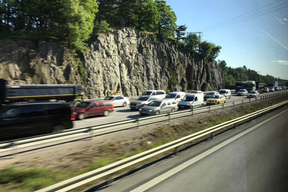 Långa köer uppstod på riksväg 40 på väg in mot Göteborg.