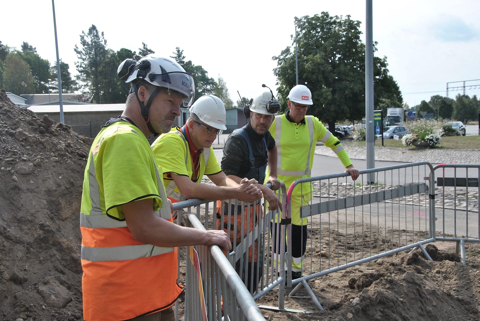 I början av juni började arbetet med att gräva ner luftledningarna från Kärråkra ställverk. Foto: Jacob Ruderstam