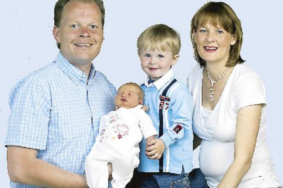 Christina och Mats Hammarstedt, Växjö, fick den 4/6 dottern Anna. Vikt: 3590 g. Längd: 50 cm. Syskon är Carl 23 månader.