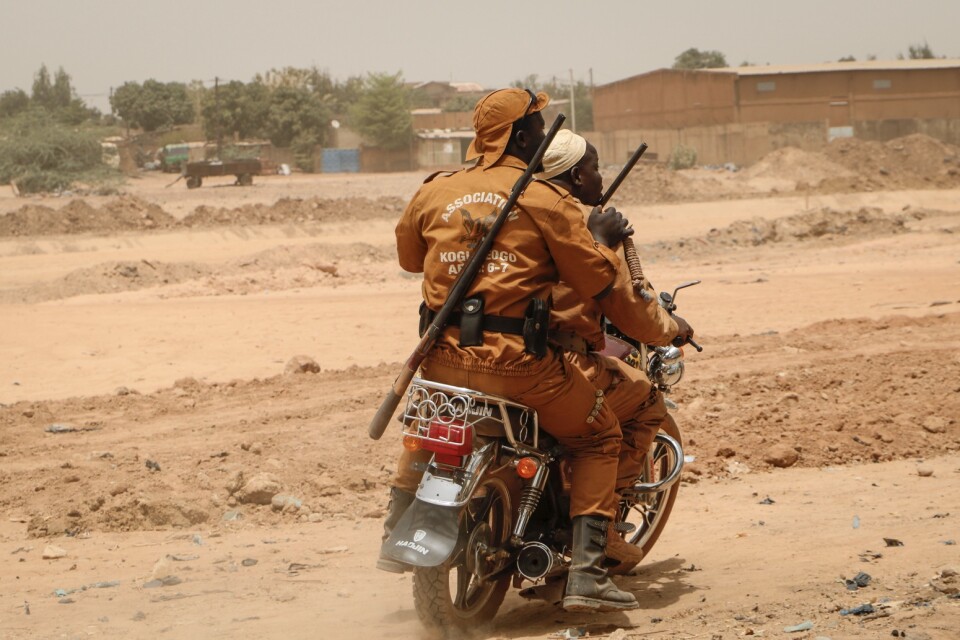 Medlemmar ur de frivilligstyrkor som tränats för att bistå i kampen mot jihadistgrupper i norra Burkina Faso. Arkivbild.