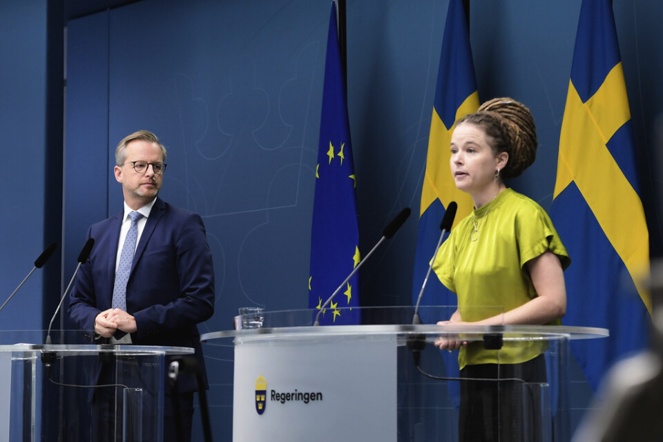 Inrikesminister Mikael Damberg (S) och kulturminister Amanda Lind (MP) meddelar att undantag från 50-regeln kan bli aktuellt för arrangemang med sittande publik, från den 15 oktober om inte smittläget förvärras.