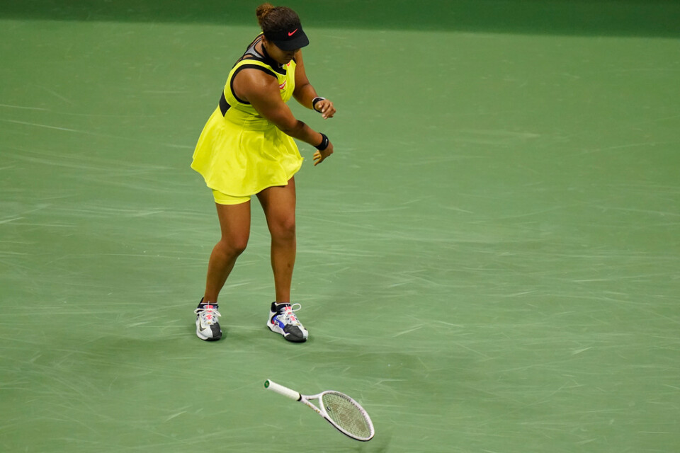 Naomi Osaka slänger racketen i frustration i US Open. Nu tar hon kanske en ny paus från tennisen.