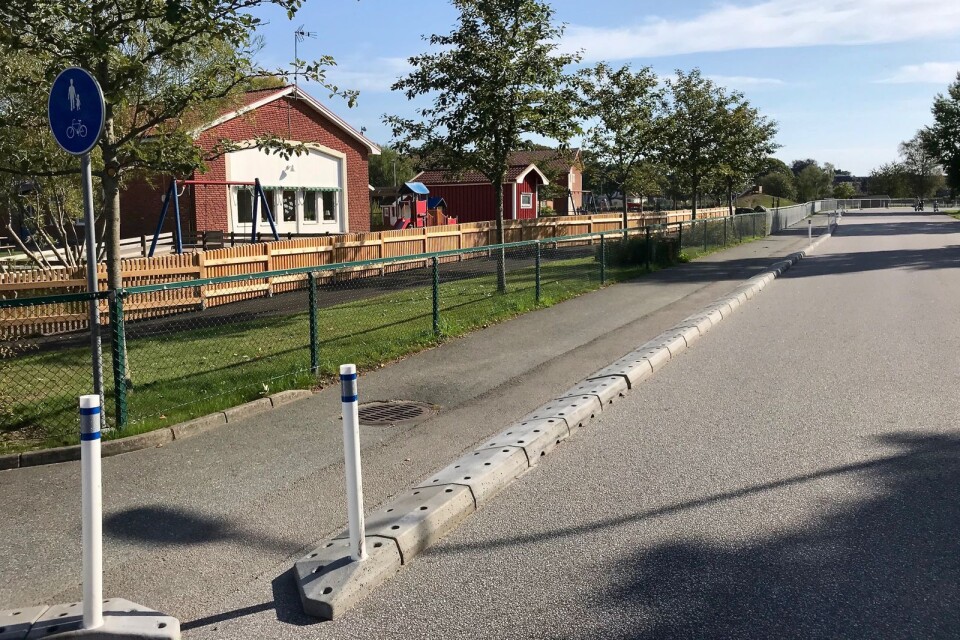 Kommunen har byggt om utanför Prästavångsskolan i Broby för att göra situationen mer trafiksäker.