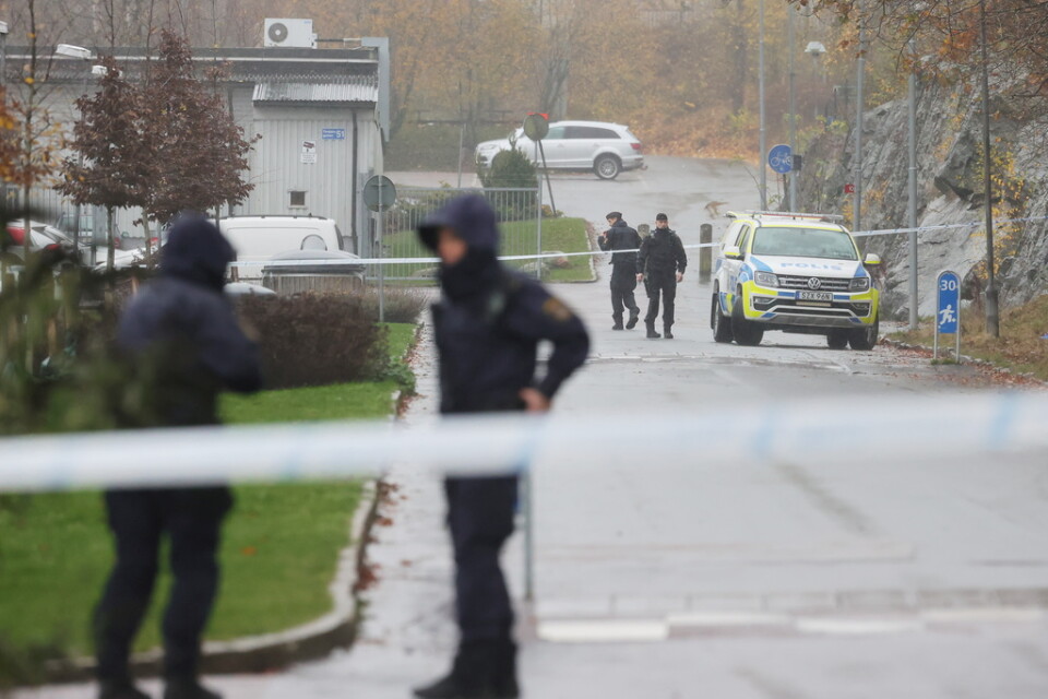 En man i 20-årsåldern sköts på tisdagsmorgonen till döds i en bil i stadsdelen Gårdsten i nordöstra Göteborg.