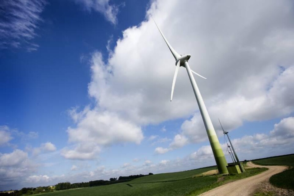 "I Sverige pågår nu en kraftig utbyggnad av vindkraft. Vindkraften är en ren och oändlig energikälla så länge det blåser, men ingen energikälla är utan problem", skriver Ulf Nilsson och Christer Nylander (FP)