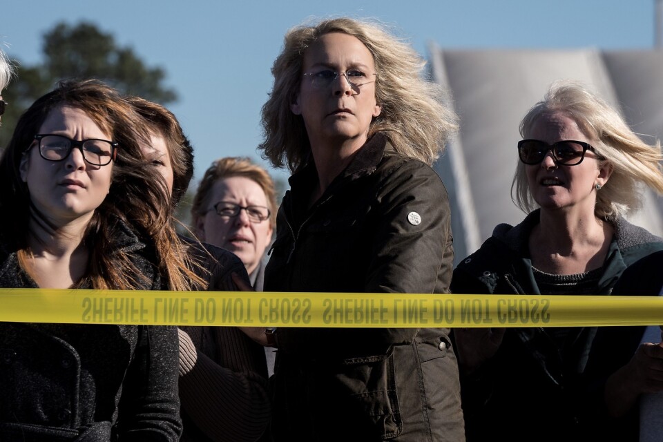 Jamie Lee Curtis (i mitten) spelar återigen Laurie Strodes i en ny Halloween. Foto: Universal
