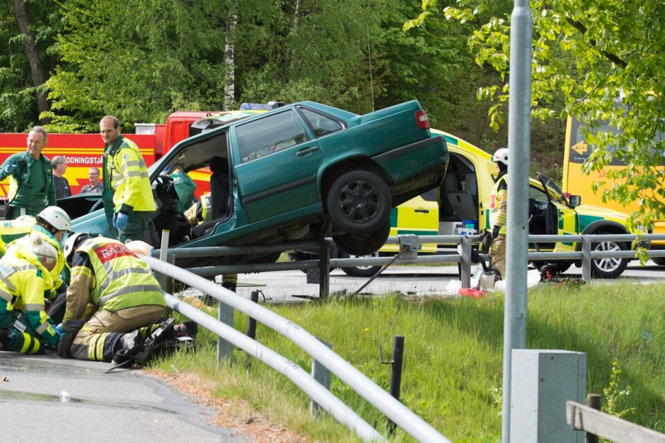 Bilföraren åtalas nu efter krocken med en buss på Lönsbodavägen 21 maj 2016.