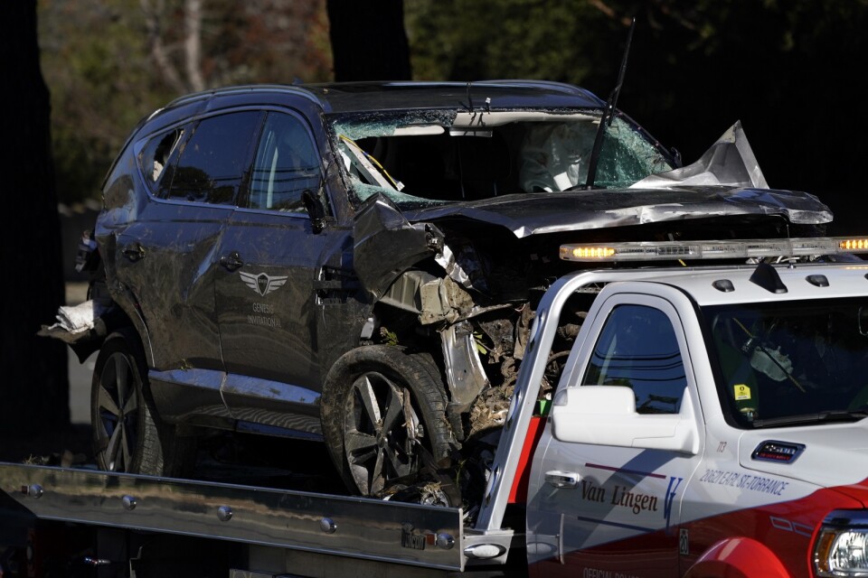 Tiger Woods bil bogseras bort efter olyckan utanför Los Angeles. Arkivbild.