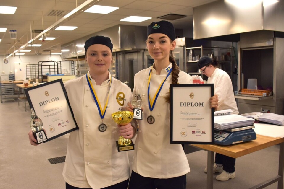 ”Vi vill gärna tävla igen”, säger Alma Lübeck och Elin Ingerby, elever på Österänggymnasiet. De tredje året på Restaurang- och livsmedelsprogrammet med inriktning bageri och konditori.