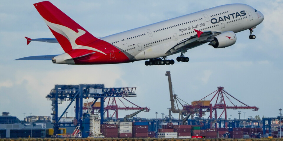 Ett Qantasplan lyfter från Sydneys flygplats. Arkivbild.