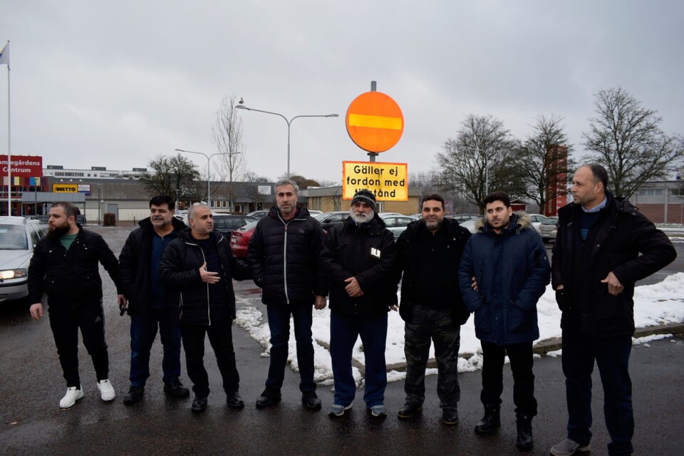 Some of the residents who want fair parking charges at Gamlegården. The customes’ car park at the shopping centre will not be affected.  Parking for customers is free for two hours with a parking disc.