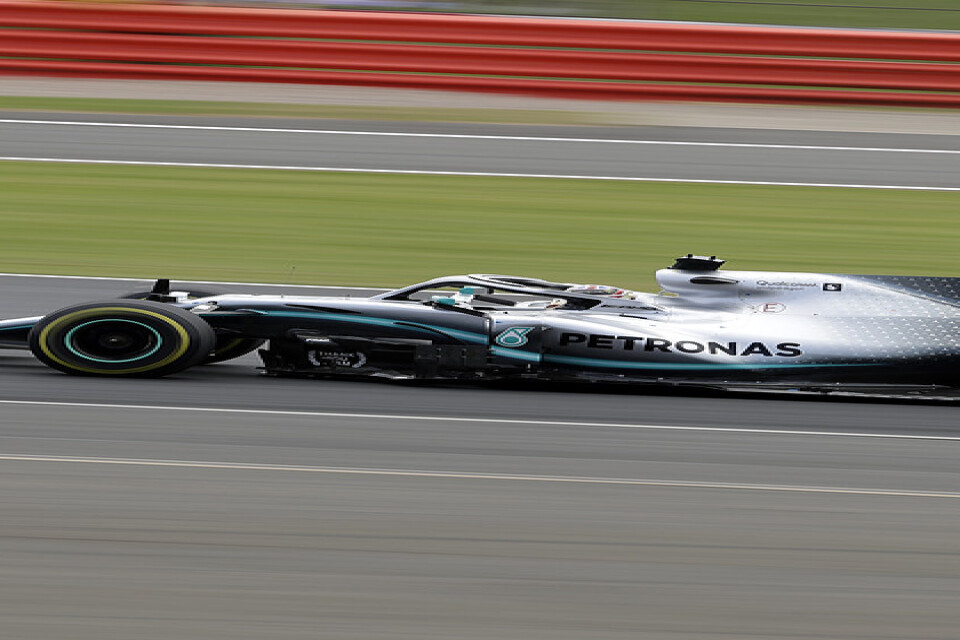Lewis Hamilton vann på hemmaplan och drygade ut ledningen i totalställningen.