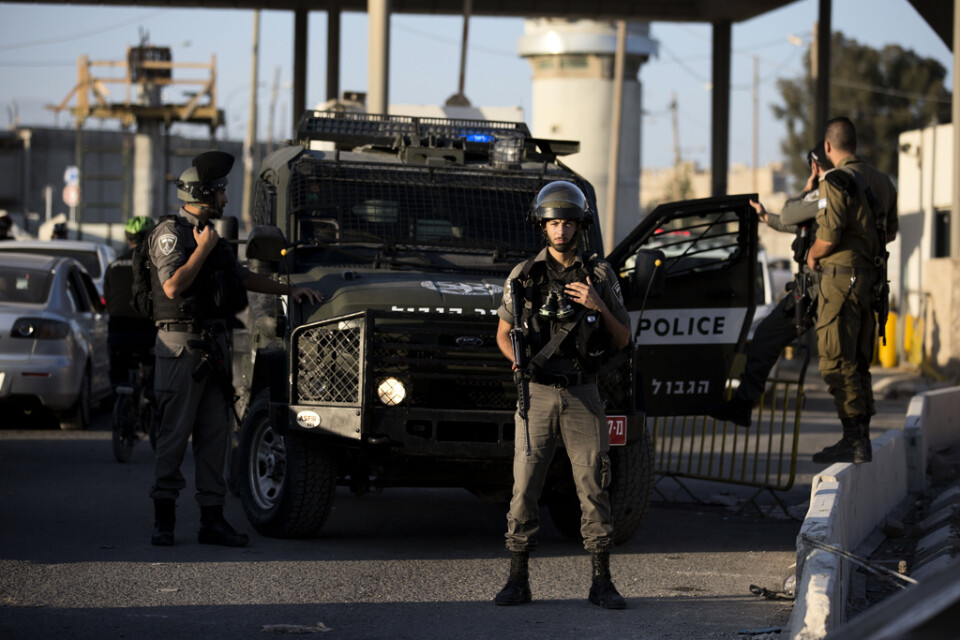 Israelisk polis vid en vägspärr i september. Bilden är tagen i ett annat sammanhang.