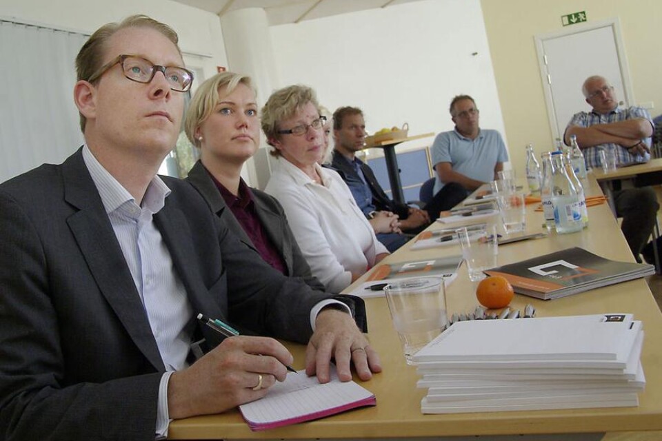 Minister Billström passade på att anteckna hur man kan arbeta med integrationsfrågorna.