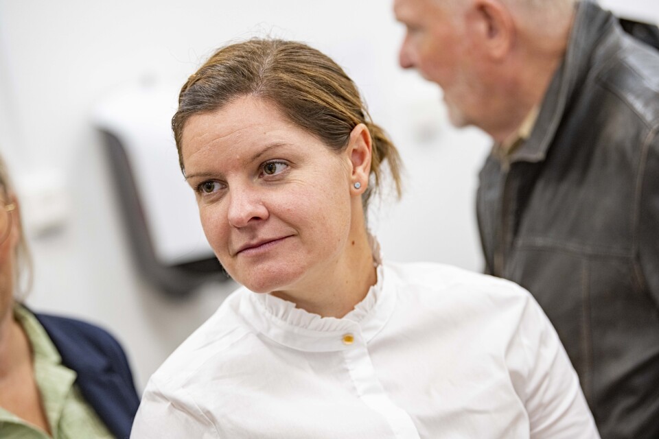 Sandra Frostensson (S) med partikamrater kritiserar Treklövern i Östra Göinge. ”Vi ser alla våra byar som en tillgång och ni ser vissa som en belastning.”, heter det i texten.